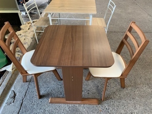 ダイニングテブル