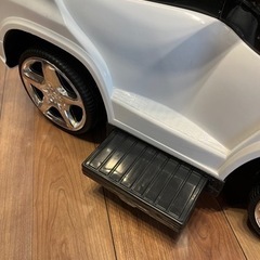 ほぼ未使用★乗用玩具 手押し 2WAY ホワイト メルセデスベンツ GL63 の画像