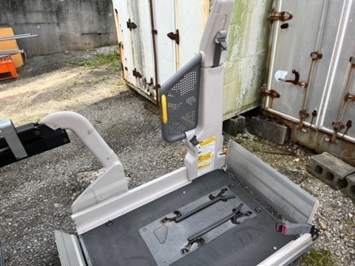 【トヨタハイエース200系】車椅子用パワーリフト純正