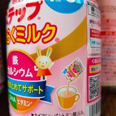 液体ミルク4缶、粉ミルク×4スティック、おまけの画像