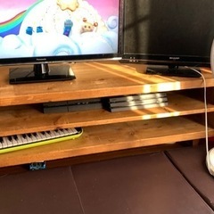 シンプルなテレビ台