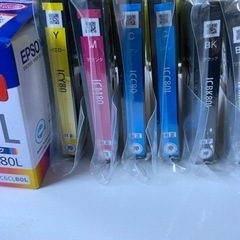 ジャンクプリンター（エプソン）と大量未開封純正インクの画像