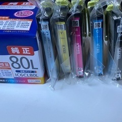 ジャンクプリンター（エプソン）と大量未開封純正インクの画像