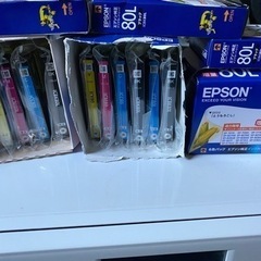 ジャンクプリンター（エプソン）と大量未開封純正インクの画像