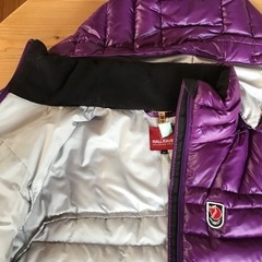 FJALL RAVEN ダウンパーカー、Mサイズの画像
