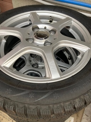 スタッドレスタイヤ