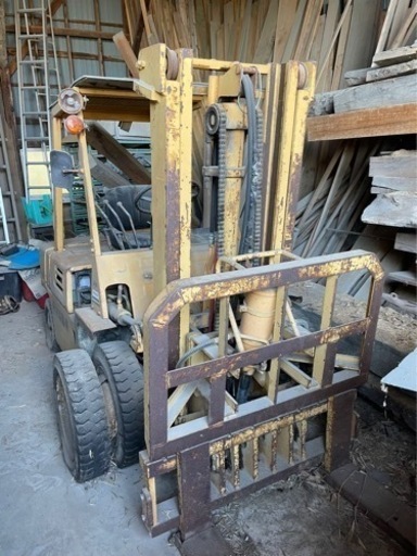 フォークリフト　KOMATSU FD25−7