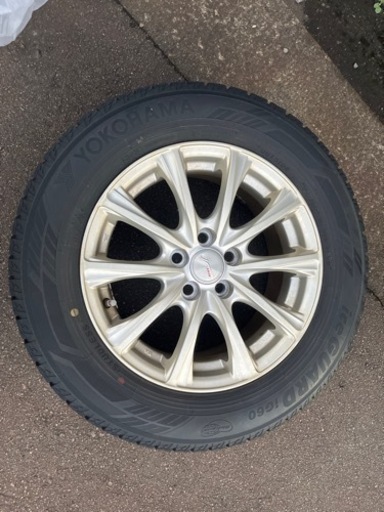 プリウス　スタッドレスタイヤ　アルミホイール付き