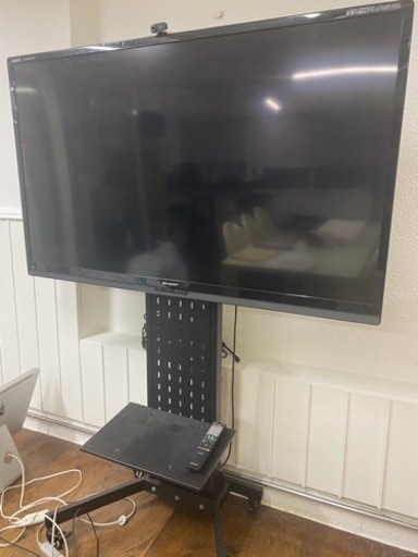 SHARP AQUOS 60V型液晶テレビ（スタンド付き）