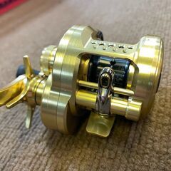 【愛品倶楽部柏店】シマノ 21カルカッタコンクエスト 100HG MGLスプール3 ボディ少々キズ有 の画像