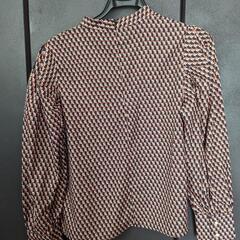 レトロ柄ブラウスの画像