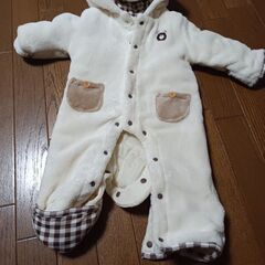 くまちゃんが可愛いジャンプスーツ
