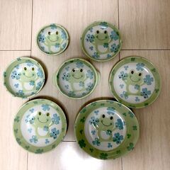 【決まりました】　陶器の食器　かえる柄２