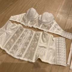 【またまた値下げしました！　美品】ブライダルインナー(E65)