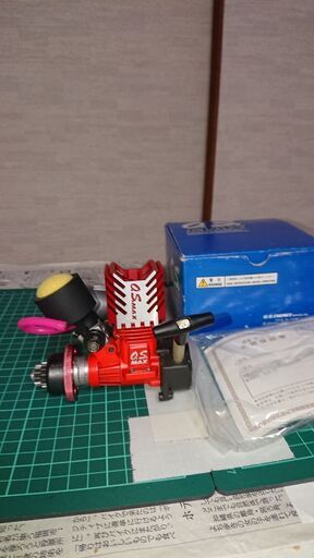 ラジコンエンジンの大手小川精機のマフラー付きエンジン