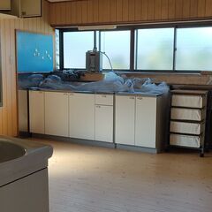 母屋(140㎡)と離れ(も広いです)　戸建てが2棟（2棟目別途）　マンスリー(金額相談)　ペット可　広いお庭　家庭菜園　　賃貸　一軒家　電子シャッター　ガレージ　日当たり良好、静か、民泊 とっても広々　新しい保育園近く　ペット相談可　さぬき市津田町津田　新品キッチン流し台　敷金0円、礼金0円　母子、高齢者の方歓迎　戸建て賃貸 - 不動産