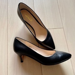 革製パンプスの画像