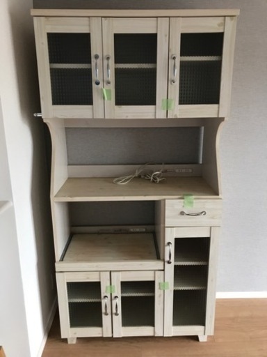 【お取引中】食器棚　コンセント付き　チェッカーガラス