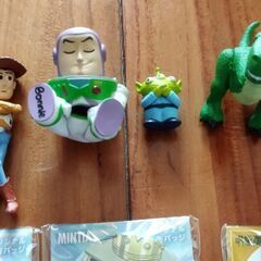 アニメグッズまとめ売り、呪術廻戦、ONE PIECE、ワンピース、トイストーリー、フィギュアなど、中古、缶バッジ の画像