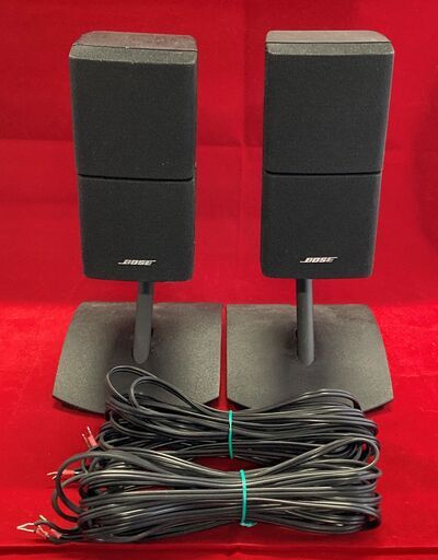 BOSE ボーズ　上下2段式 キューブスピーカー　サテライトスピーカー　コード・スタンド付