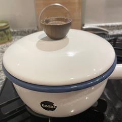 琺瑯の鍋　ホーロー　片手鍋と両手鍋　18cm(深さ8)と20cm(深さ13)の画像