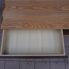 ACTUS(アクタス)で取り扱われていたRELIEF(レリーフ) タモ材×ウォールナット材 ローボードです。ナチュラルな質感シンプルなデザインが魅力のテレビボード。丸みのある角が特徴です♪久和屋CJ516の画像