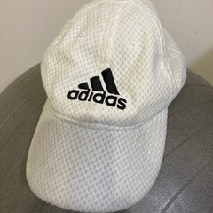 子供用　adidasキャップ