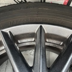 175/65R15 スタッドレスタイヤの画像