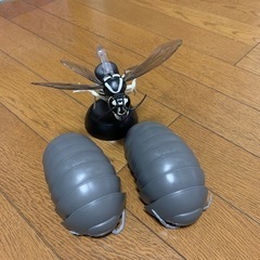ダンゴムシ2匹　蜂1匹　ガチャ