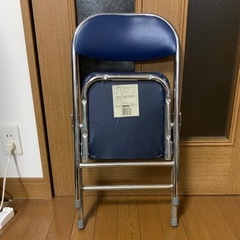 大人・子供兼用　折りたたみ椅子の画像