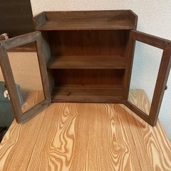 ☆アンティーク風木製扉付き棚☆の画像