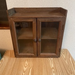 ☆アンティーク風木製扉付き棚☆の画像
