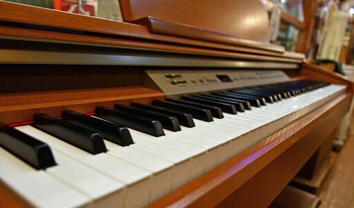 ●近郊配送可(^^♪　クラビノーバ♪●ヤマハ 電子ピアノ Clavinova CLP-130C　綺麗な　中古品●相模原　横浜　神奈川●