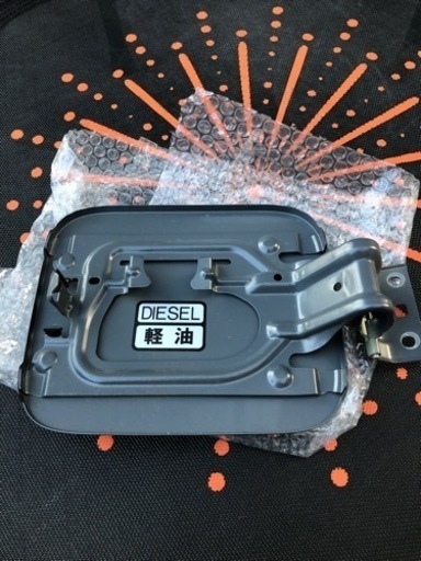 新型デリカd5  給油口カバー