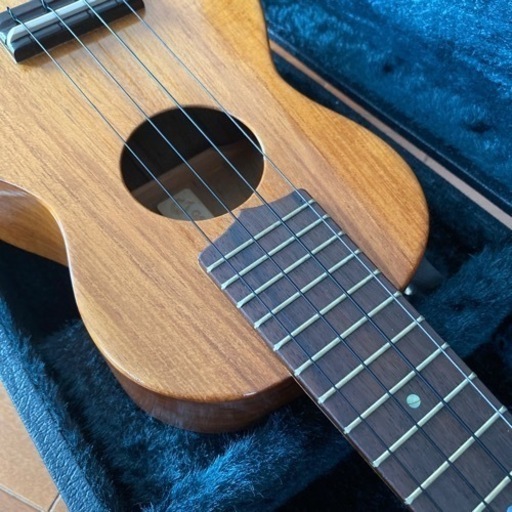 GString Ukulele Co HalawaValley Hawaii