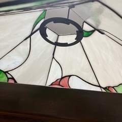 ステンドグラスのランプシェードの画像