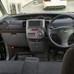 20年式タントカスタム商談中の画像