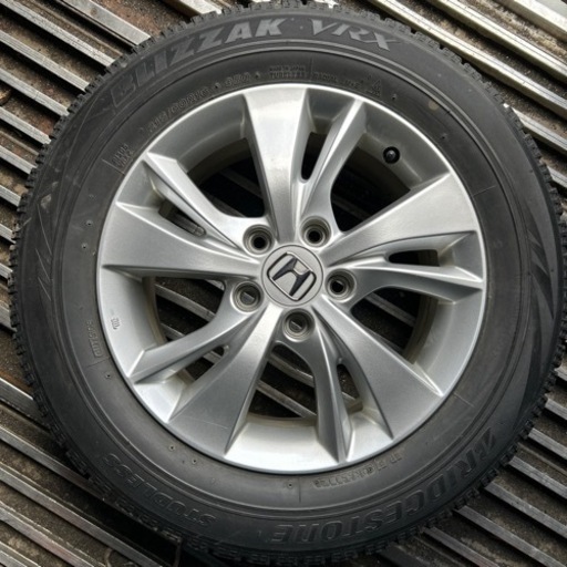 ホンダ純正ホイールとスタッドレスタイヤ