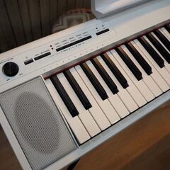 ◆YAMAHA ヤマハ キーボード piaggero ピアジェーロ NP-１２ (スタンド・譜面台付き)ホワイト◆の画像