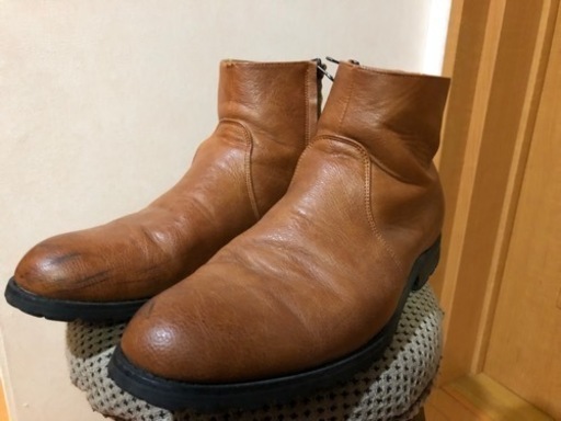 レザーのショートブーツ