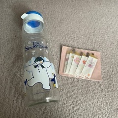 ランチョンマット、布製コースター4枚セット、ハンカチ各種、和紙メモ帳、SNOOPYキッチンクロス、琉球ガラス箸置き4個、コーヒーフィルターペーパー二箱、スノーマンガラスポットなどなどの画像