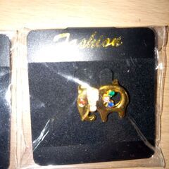 ゾウのブローチ　２個の画像