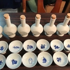 橿原神宮の干支盃セット　徳利7本&十二支のお猪口のセットです。