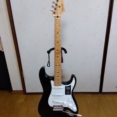 フェンダーのストラットキャスター/プレイヤーシリーズの黒です。（...