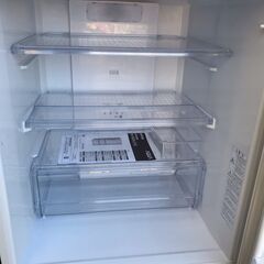 人気商品！！！　美品！！！　アクア　３ドア冷蔵庫（２７１リッター）　３９，９８０円（税込み）の画像