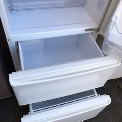 人気商品！！！　美品！！！　アクア　３ドア冷蔵庫（２７１リッター）　３９，９８０円（税込み）の画像