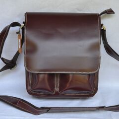 本革ショルダーバッグ　メンズ　レディース　ビジネス　便利小物