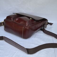 本革ショルダーバッグ　メンズ　レディース　ビジネス　便利小物の画像