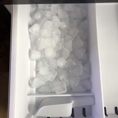 特価商品！！！　２０２０年製！！！　自動製氷機能付き　日立３２０リッター冷蔵庫　５９，９８０円（税込）の画像