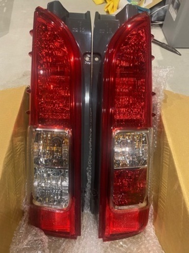 値下げしました。ハイエース　新車外し　寒冷地仕様　テールランプ